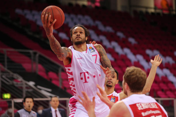 方率先丢球 方率先丢球