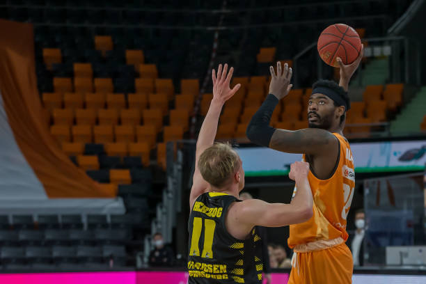 出不仅是战 出不仅是战